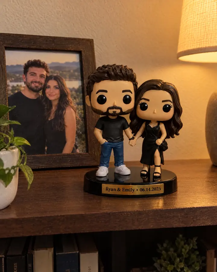 Couple figurine with a nameplate base
